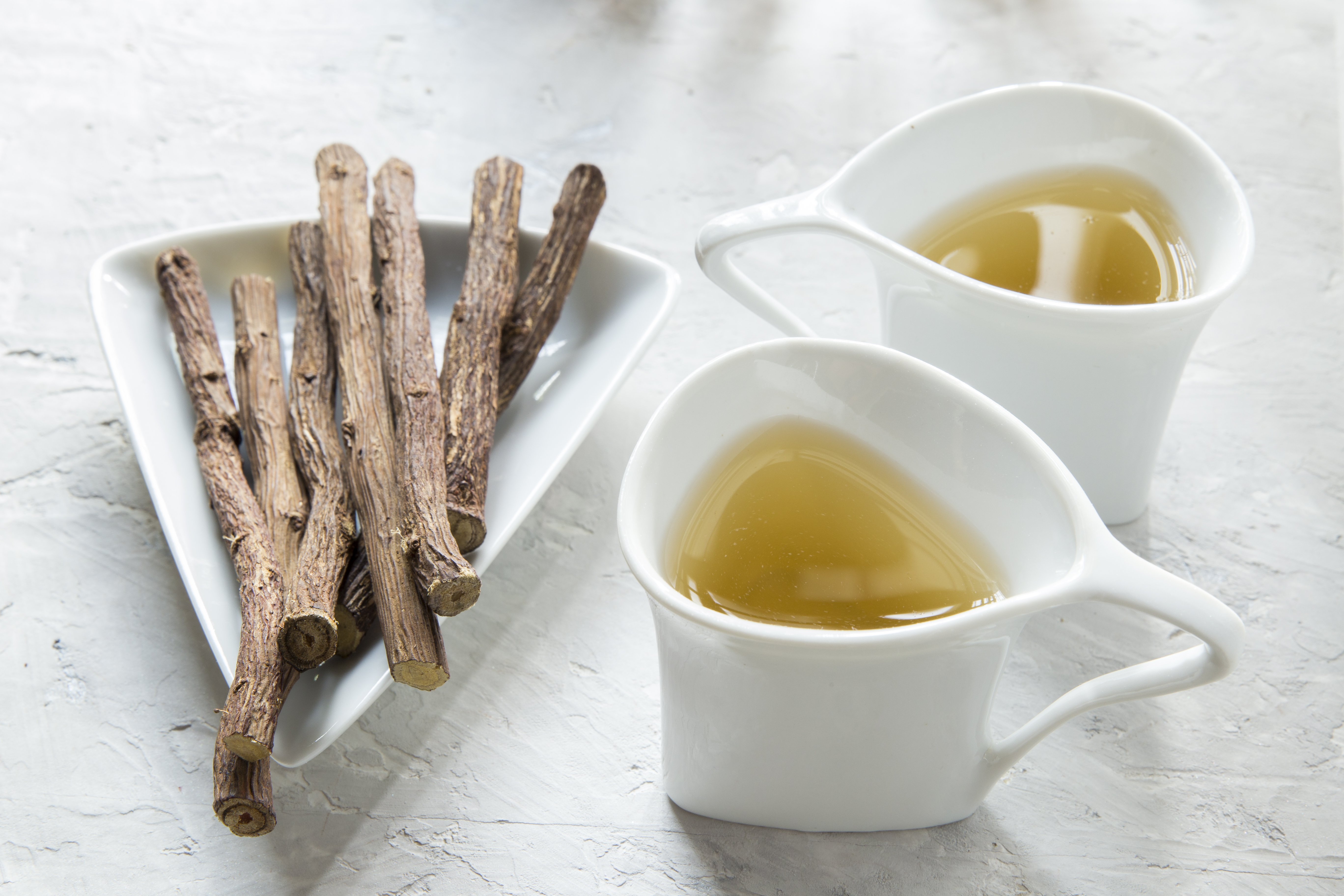 5-licorice-tea-roots-white-background